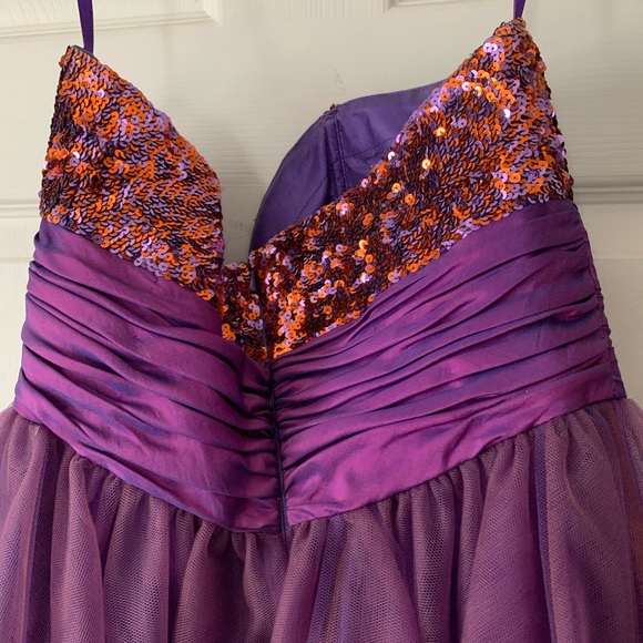 Ladies Formal Dress - Picture 3 of 5